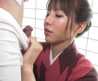 Tokyo sex cô em gái ăn mặc kín đáo bú cặc
